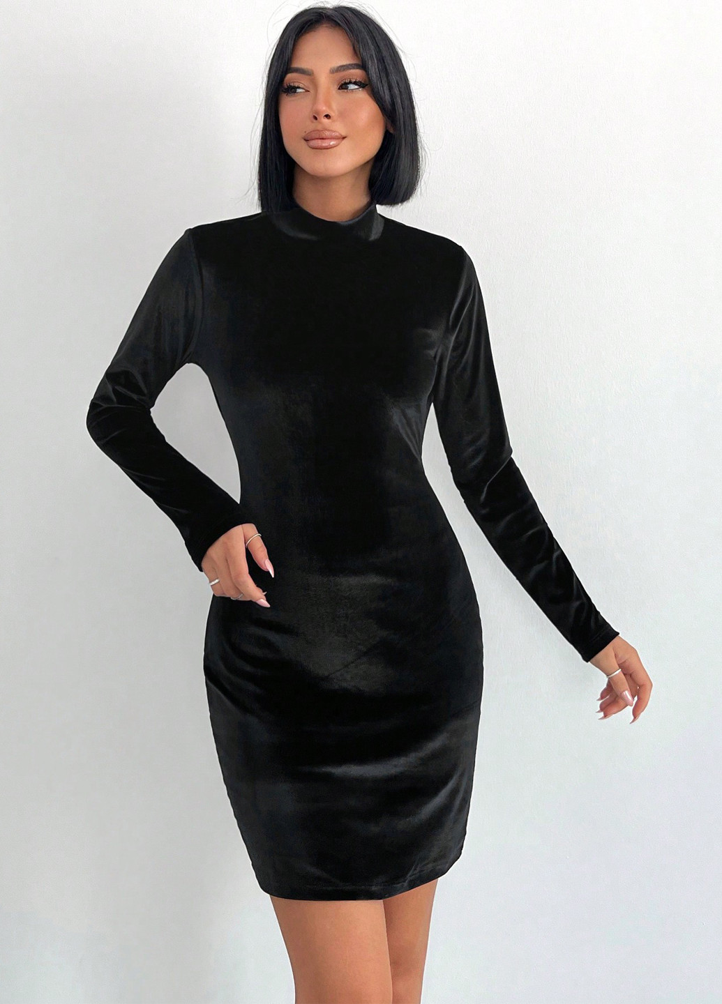 Черное кэжуал платье силуэтная, с открытой спиной SHEIN однотонное