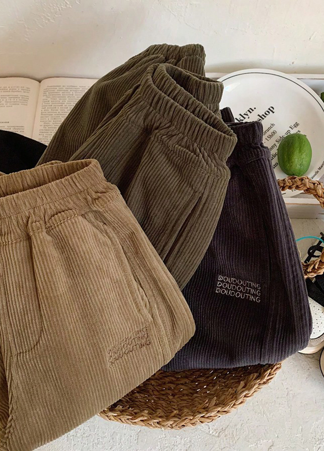 Темно-бежевые кэжуал зимние брюки джоггеры SHEIN