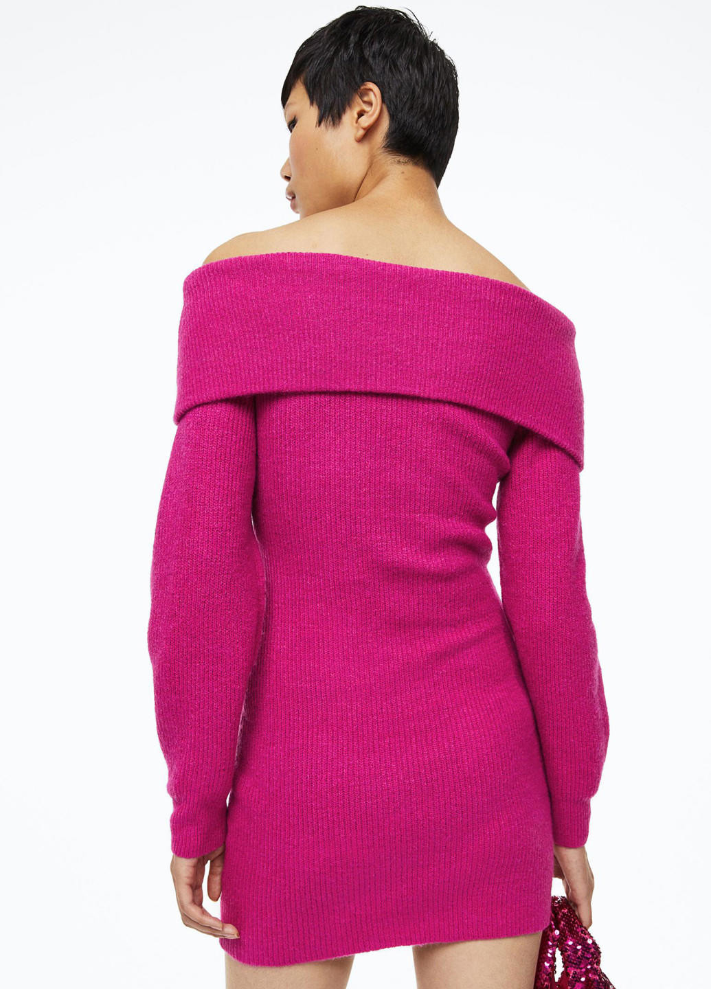 Фуксиновое (цвета Фуксия) кэжуал платье силуэтная, платье-свитер, с открытыми плечами H&M однотонное