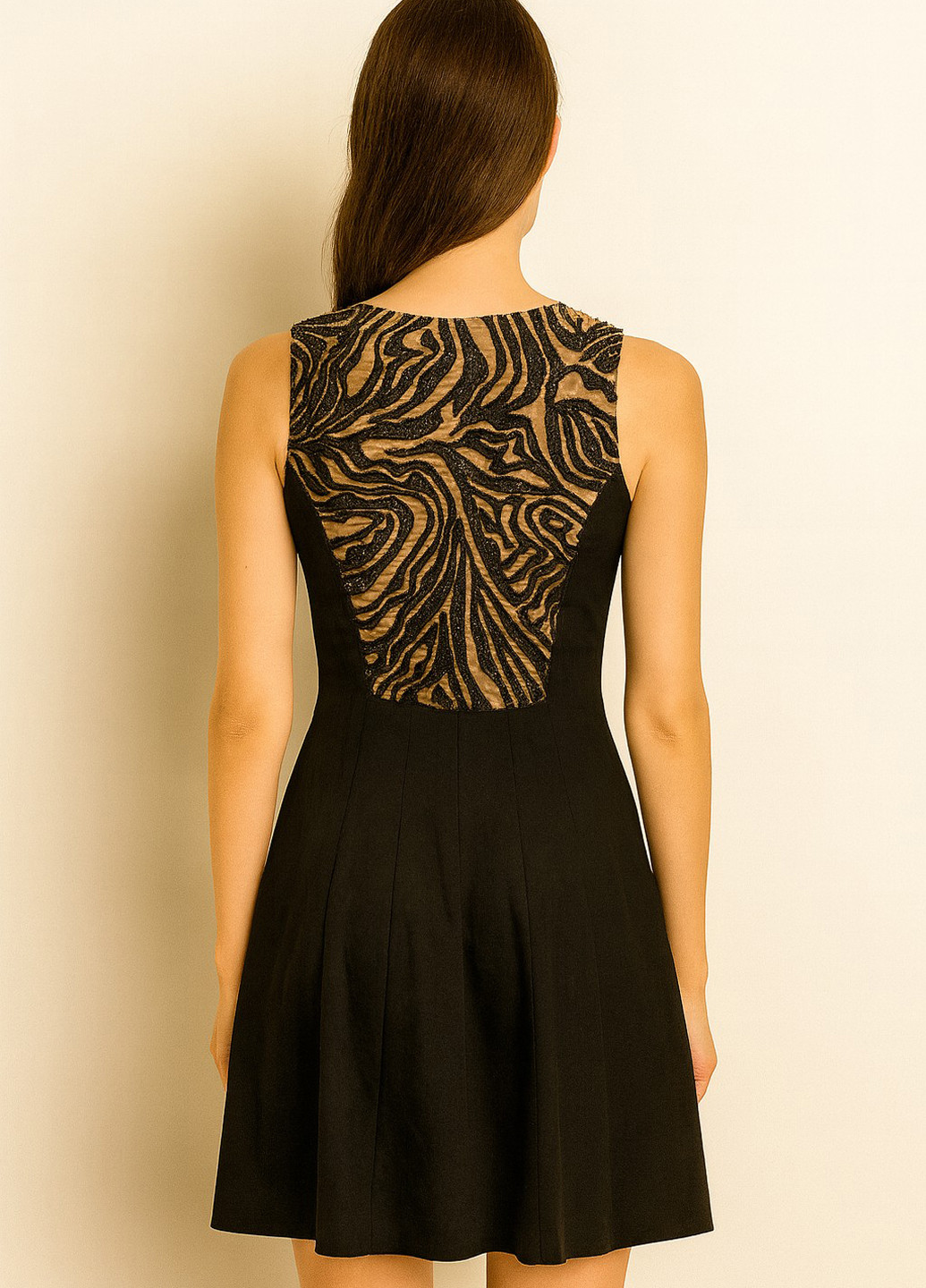 Черное кэжуал платье клеш Sassofono однотонное