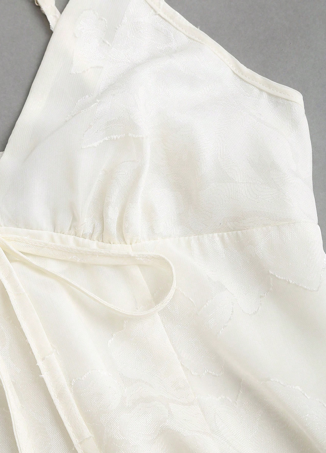 Молочное вечернее платье с юбкой-солнце, силуэтная, с открытой спиной SHEIN с цветочным принтом