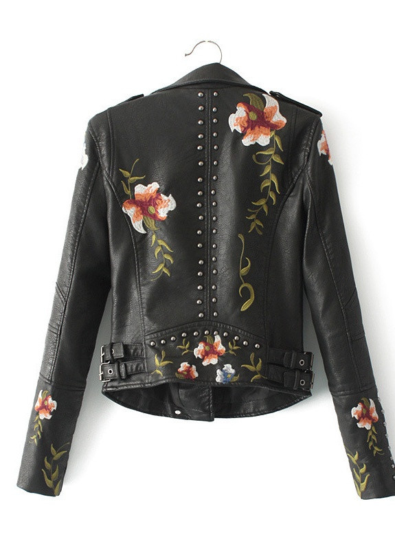 Чорна демісезонна куртка жіноча зі штучної шкіри з вишивкою bright flowers, чорний Berni Fashion 55644
