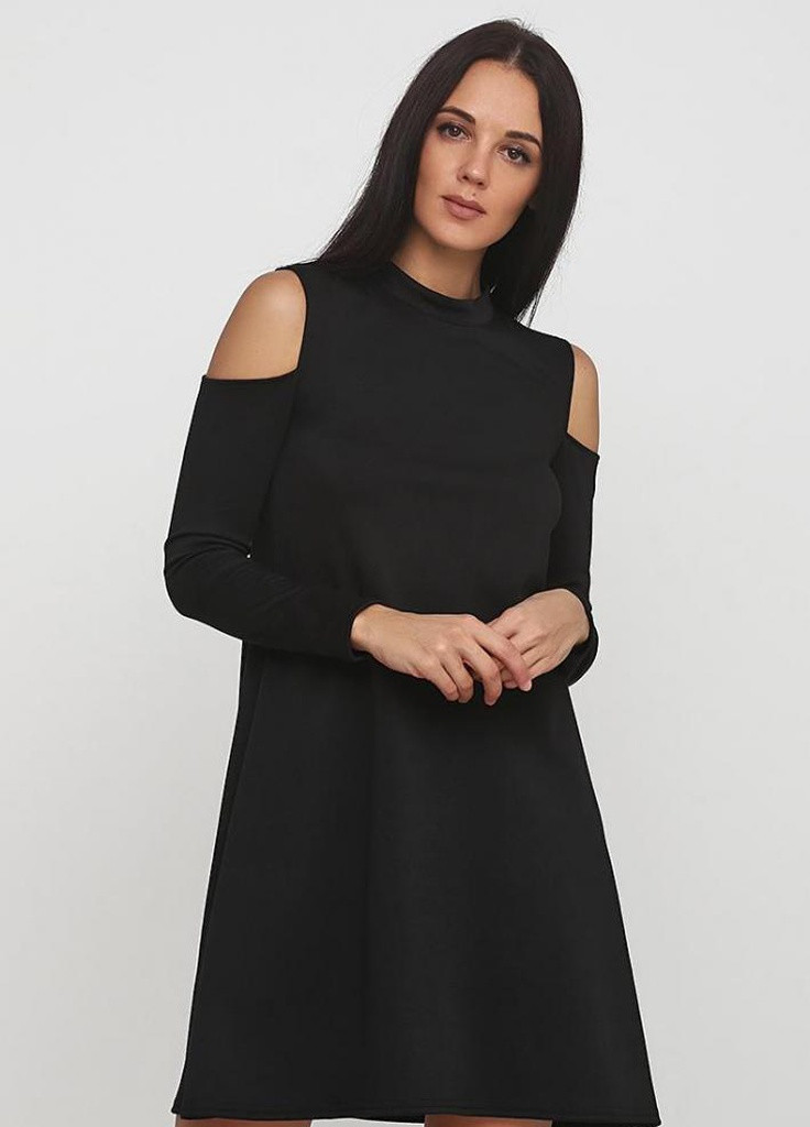 Черное кэжуал лаконичное платье-трапеция из мягкого французского трикотажа с вырезами на плечах ella Podium однотонное