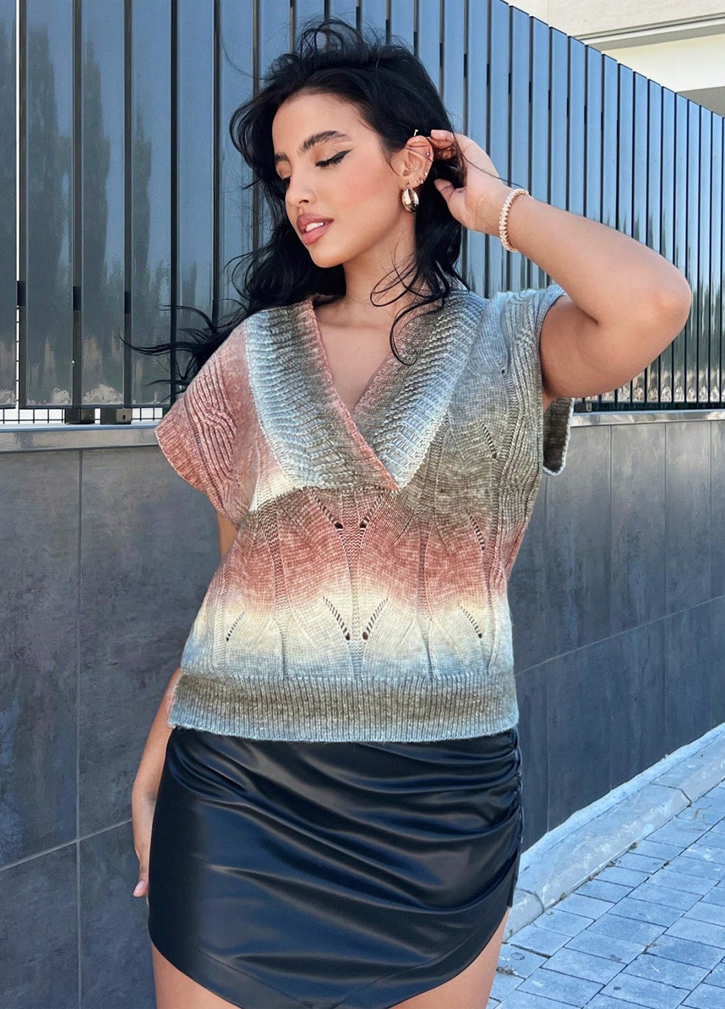 Комбинированная блуза на запах SHEIN