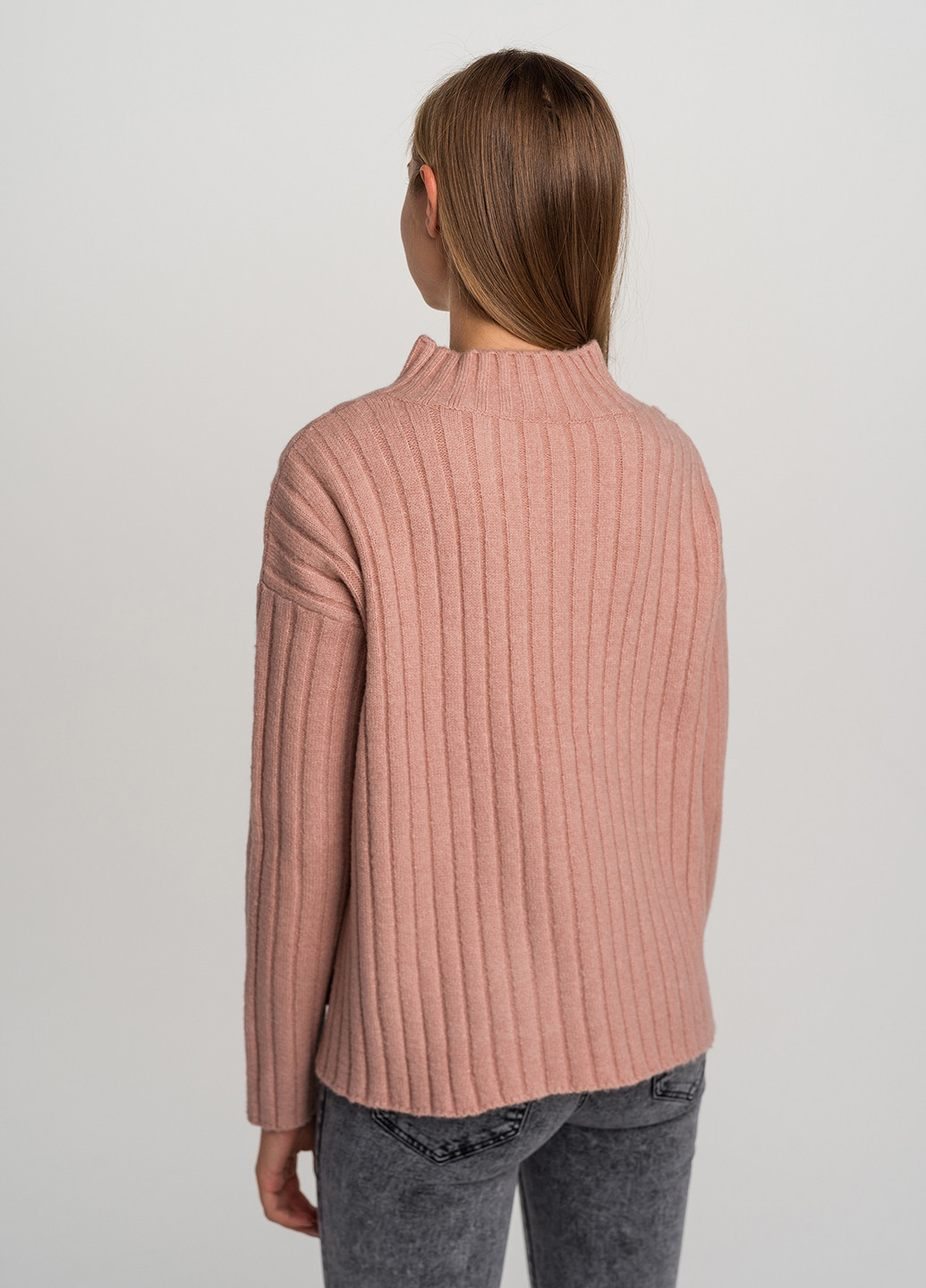 Розовый демисезонный свитер befree