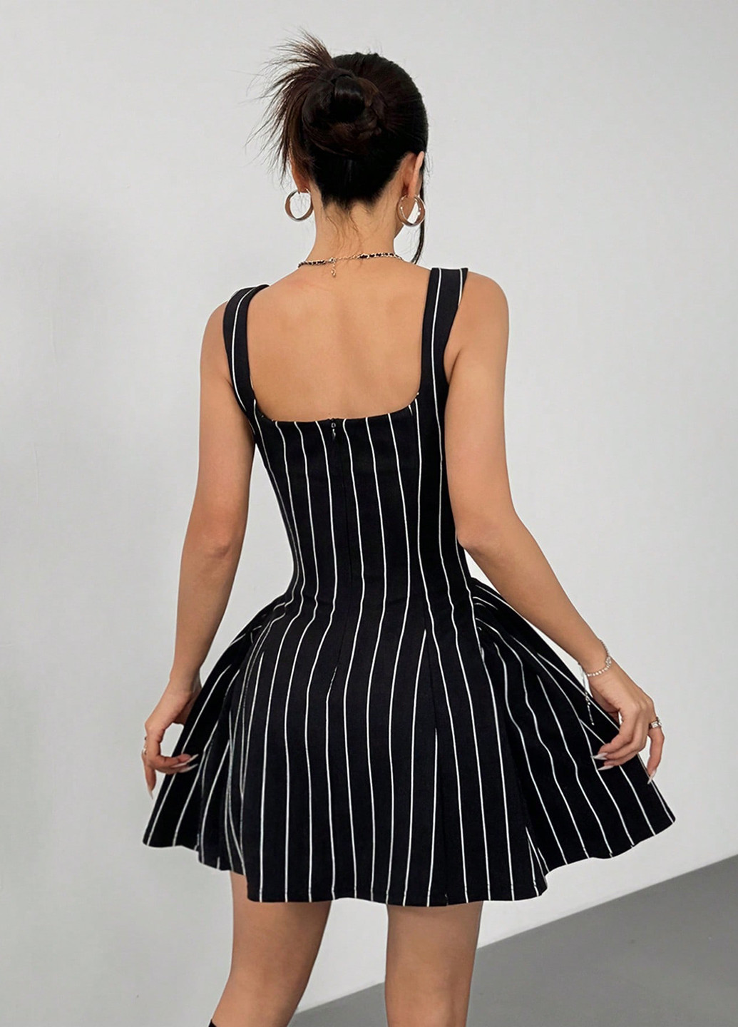 Чорно-білий кежуал сукня кльош, з відкритими плечима, з відкритою спиною SHEIN в смужку