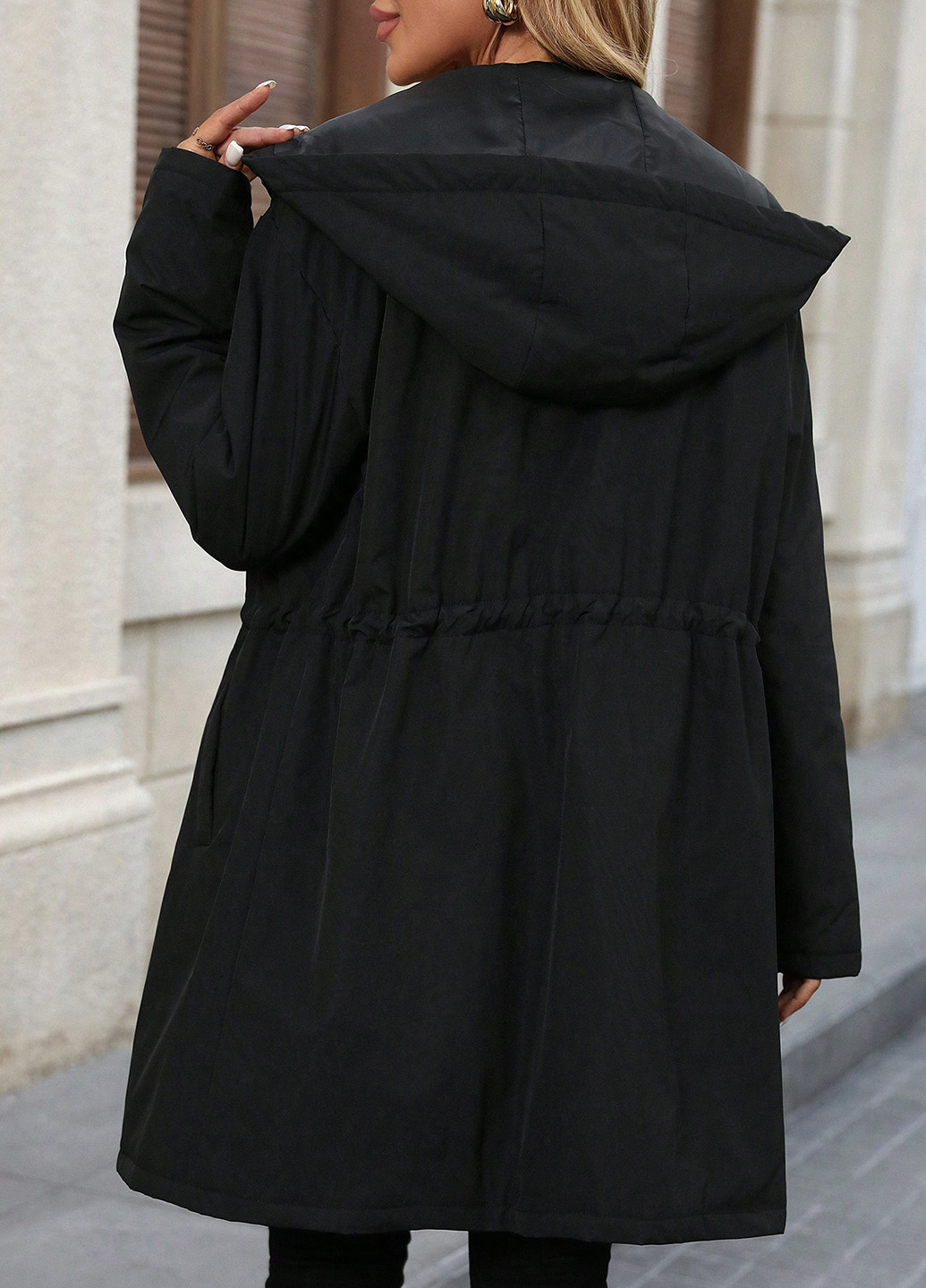 Черная демисезонная куртка SHEIN