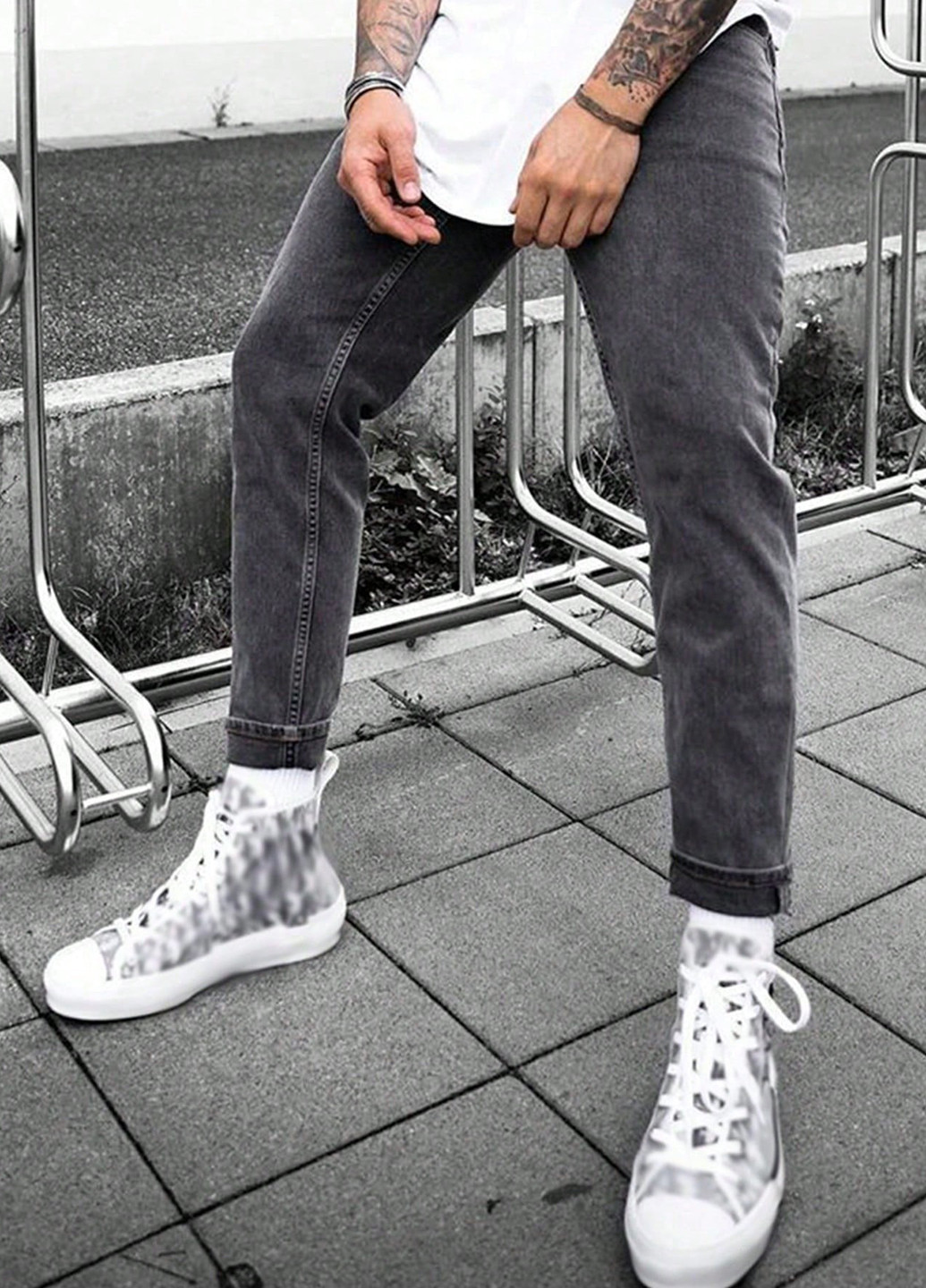 Темно-серые демисезонные зауженные джинсы SHEIN