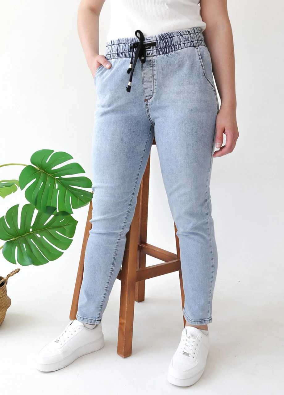 Джинсы женские Conic fit голубые с резинкой на талии MOM (Conic fit) Angelina Mara - (253617123)