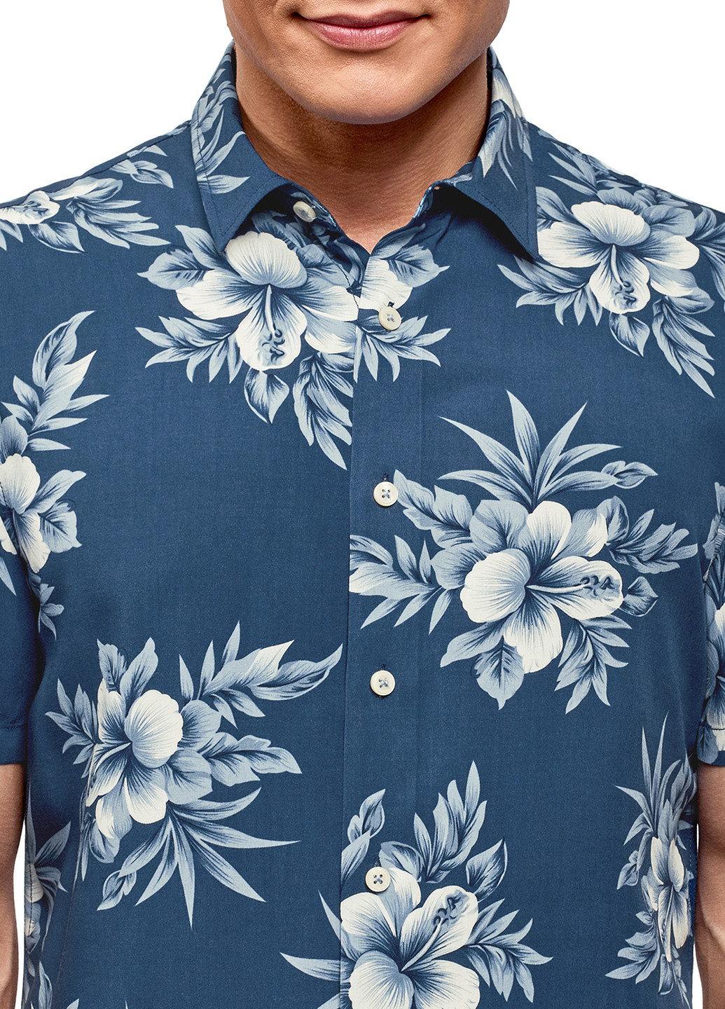 Синяя кэжуал рубашка с цветами Oodji с коротким рукавом
