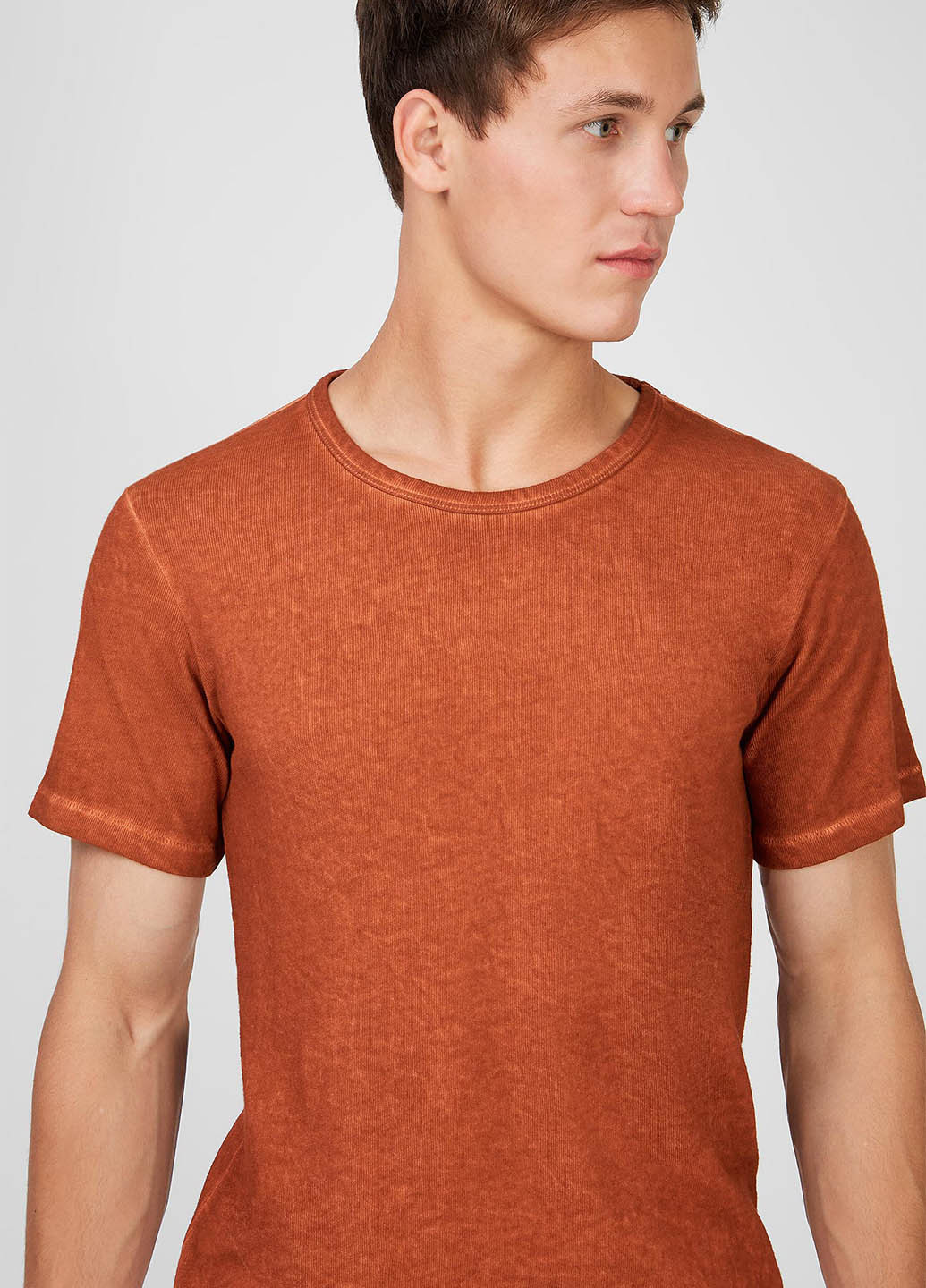 Оранжевая футболка Tigha