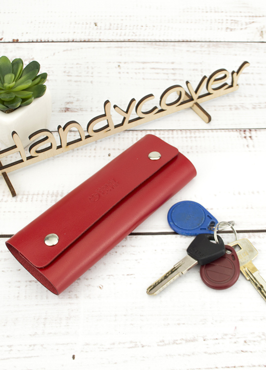 Ключница кожаная на кнопках с карабинами красная HC0077 red HandyCover (219035190)