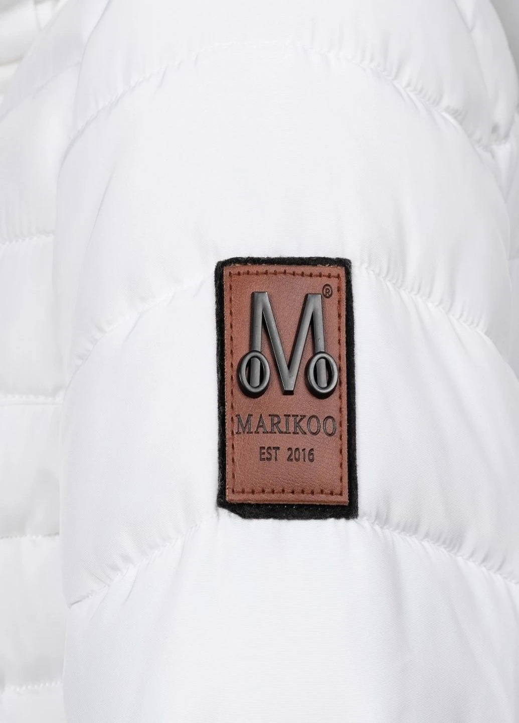 Біла демісезонна куртка Marikoo