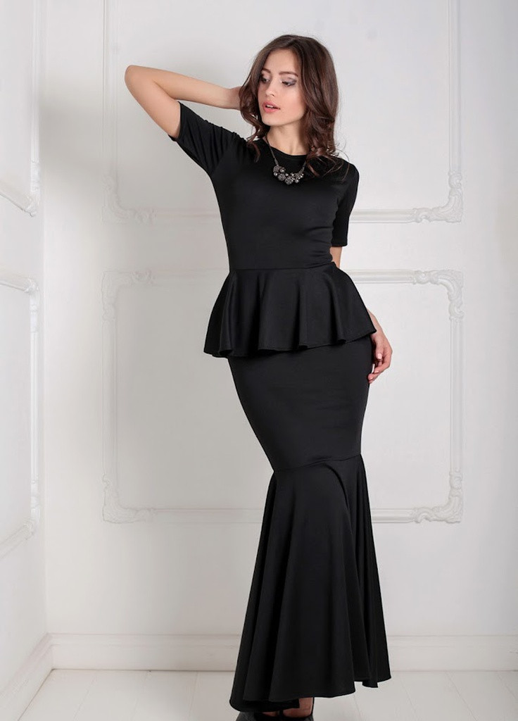 Черное кэжуал вечернее женское платье с коротким рукавом и баской на талии amalia черный Podium однотонное