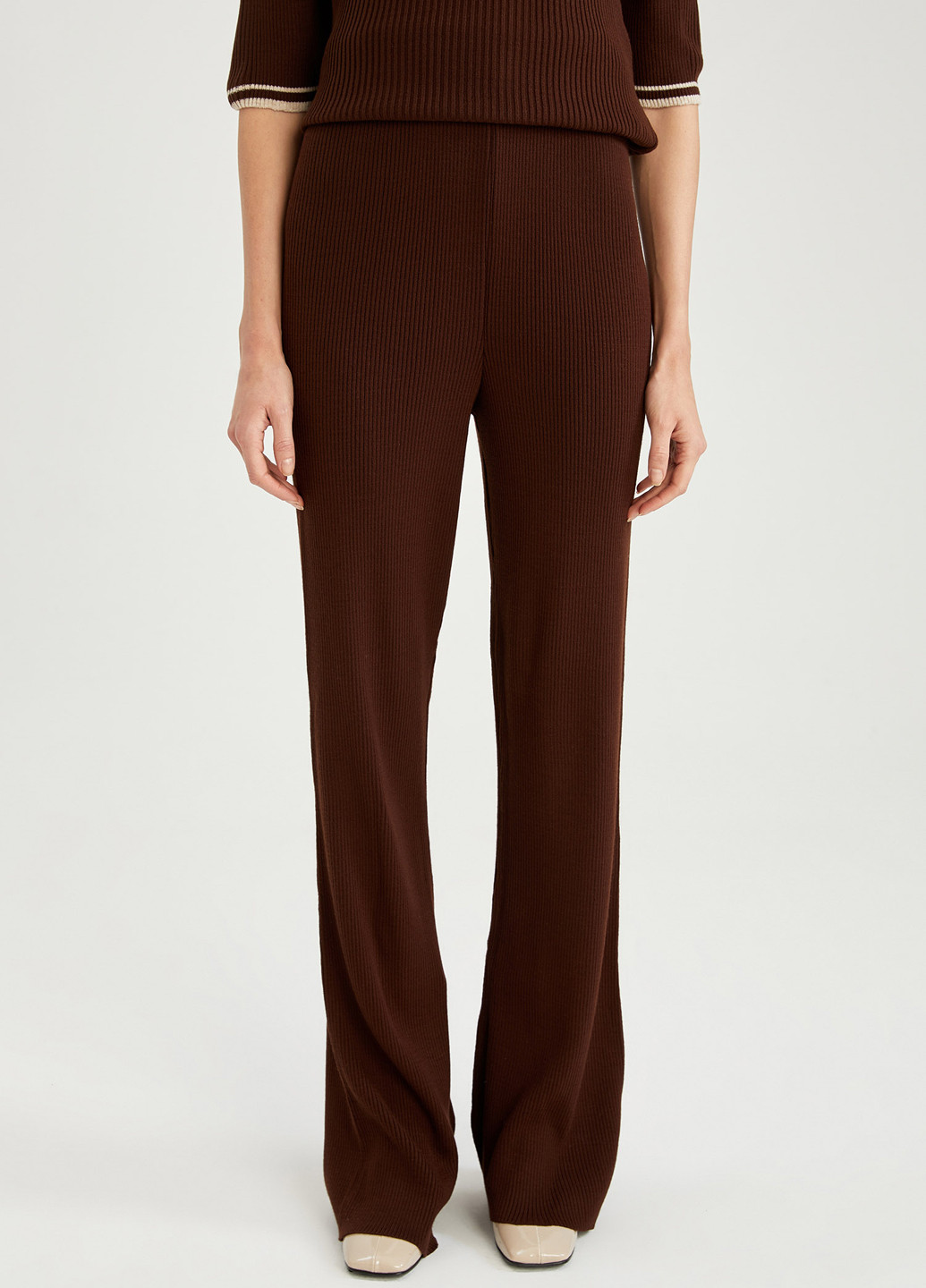 Темно-коричневые кэжуал демисезонные прямые брюки DeFacto