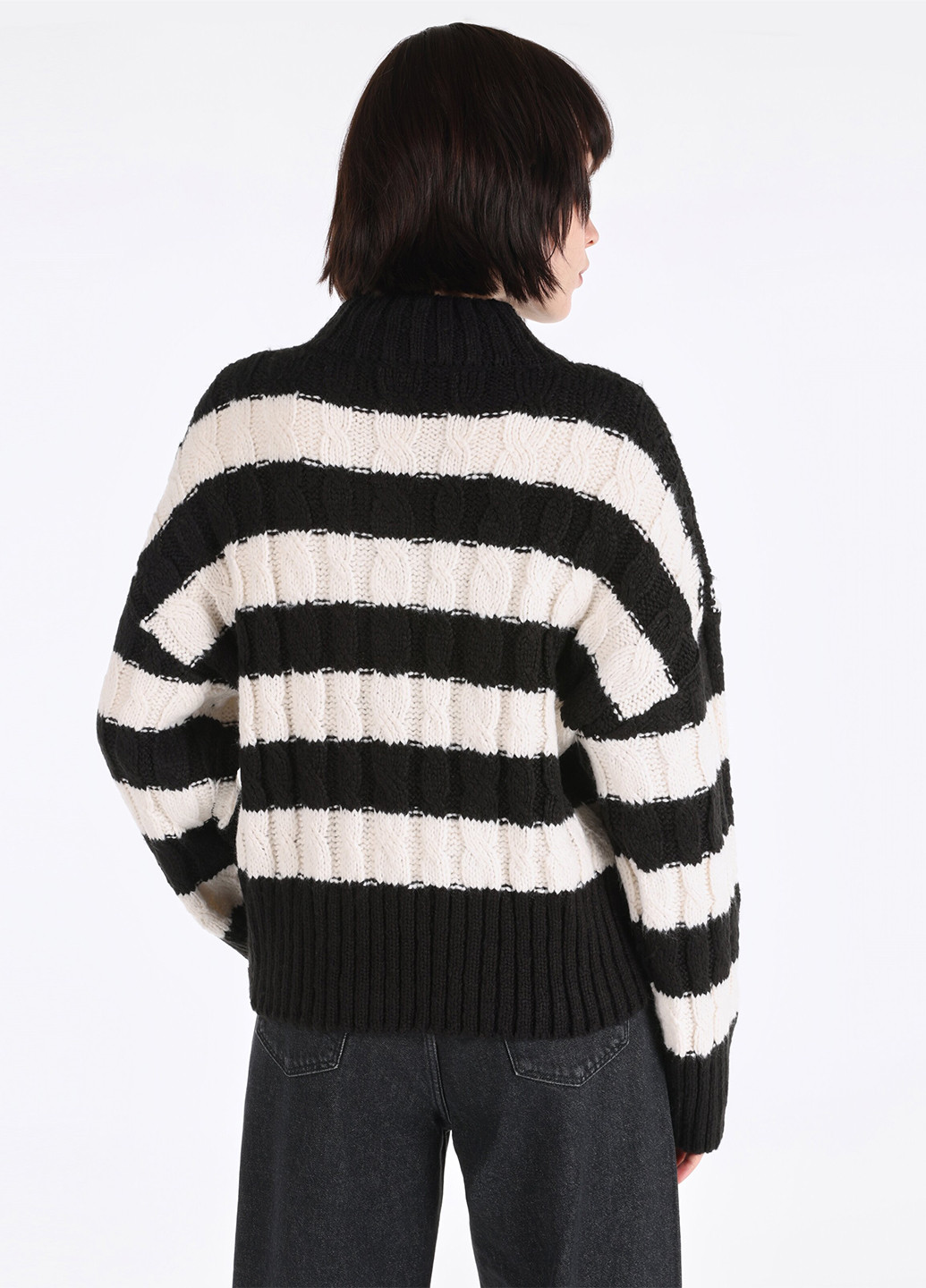 Черно-белый зимний светр Colin's