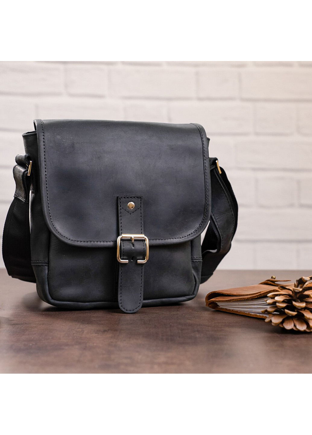 Чоловіча шкіряна сумка 22х23х7 см Shvigel (229459419)