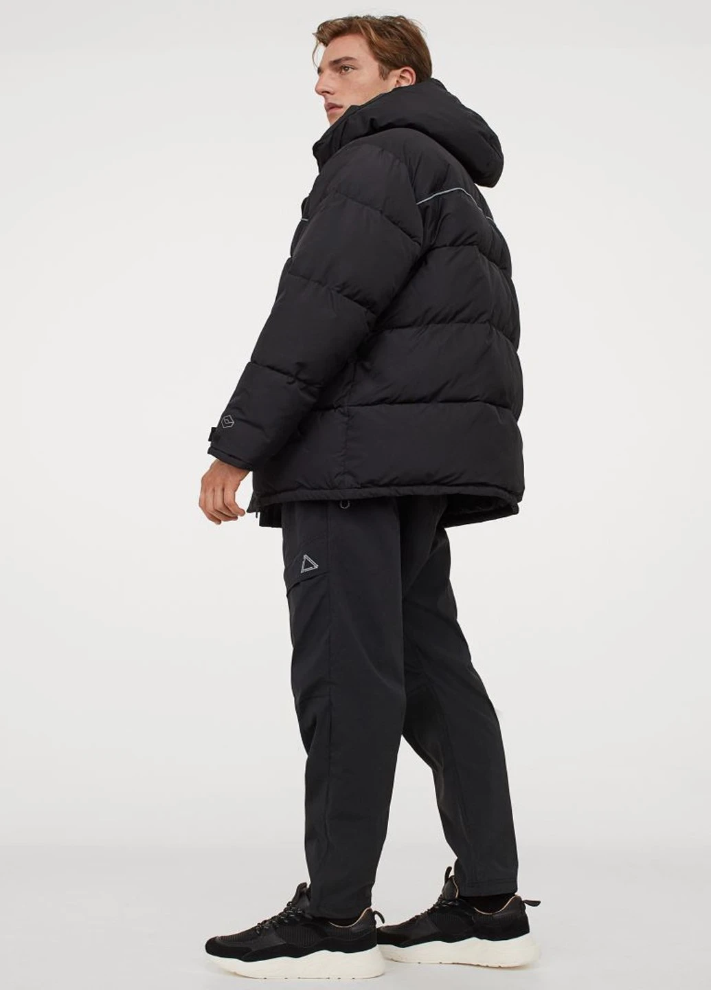Черная зимняя куртка H&M