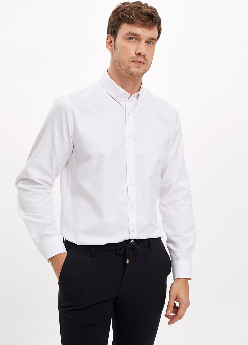Белая классическая рубашка DeFacto с длинным рукавом