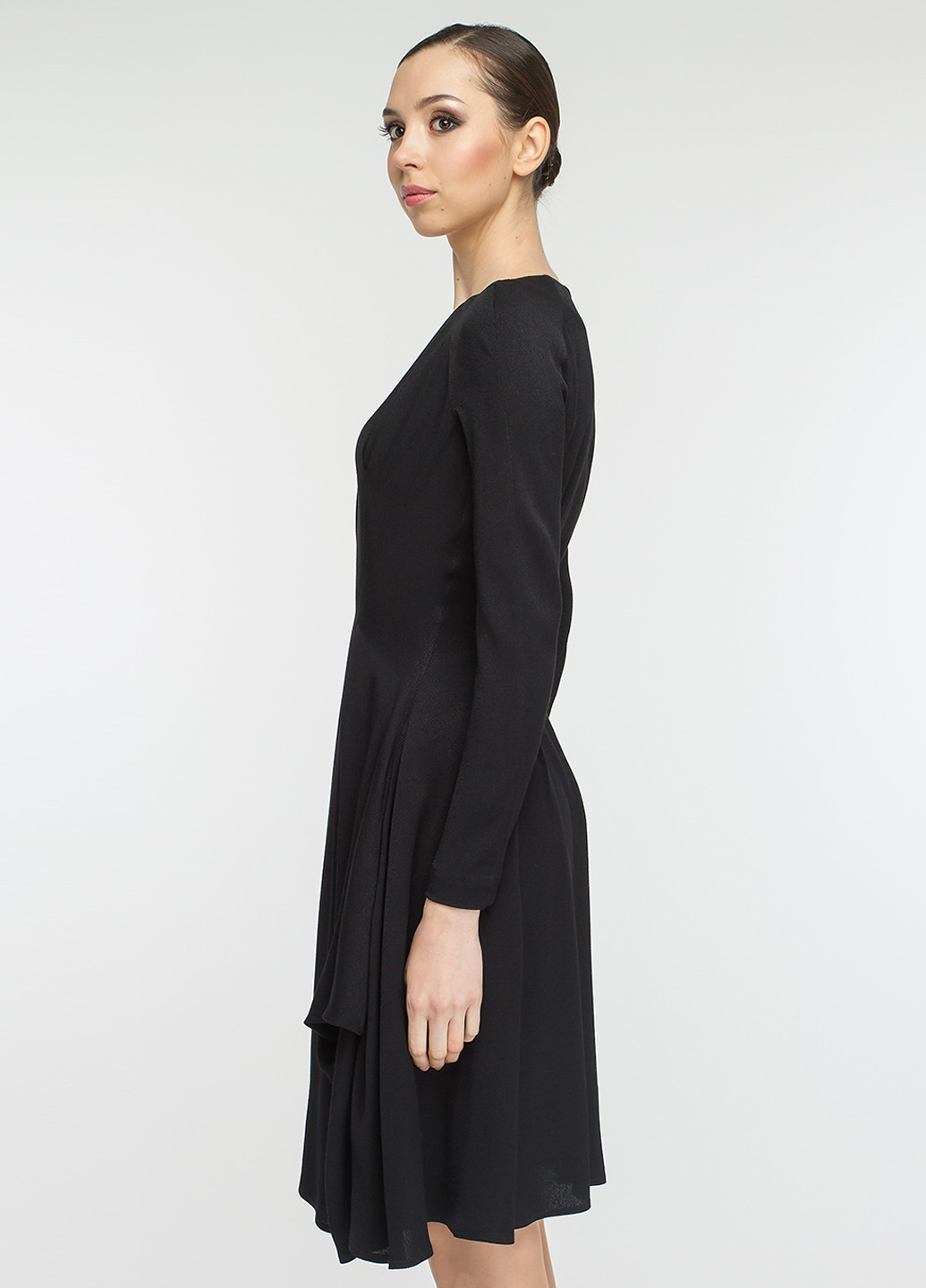 Чорна кежуал сукня з довгим рукавом BGL однотонна