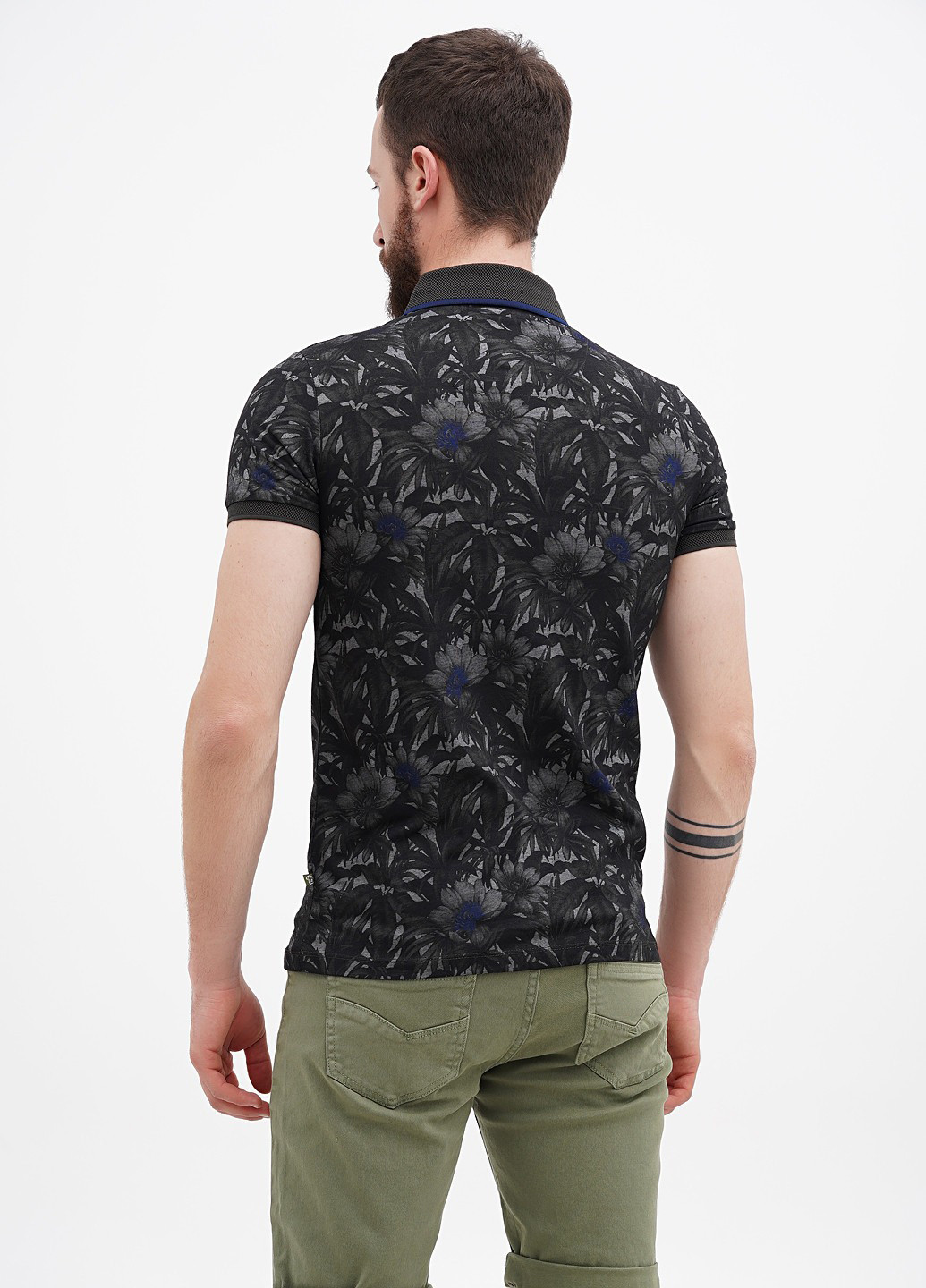 Оливковая (хаки) футболка-поло для мужчин Benson & Cherry с цветочным принтом
