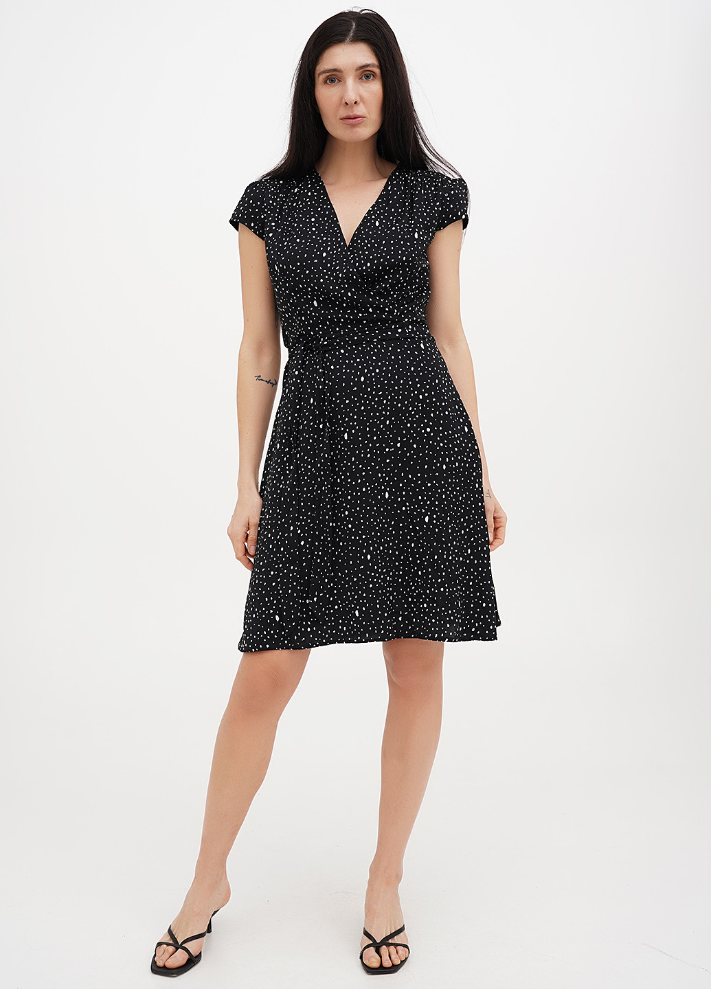 Черное кэжуал платье клеш Vicolo в горошек