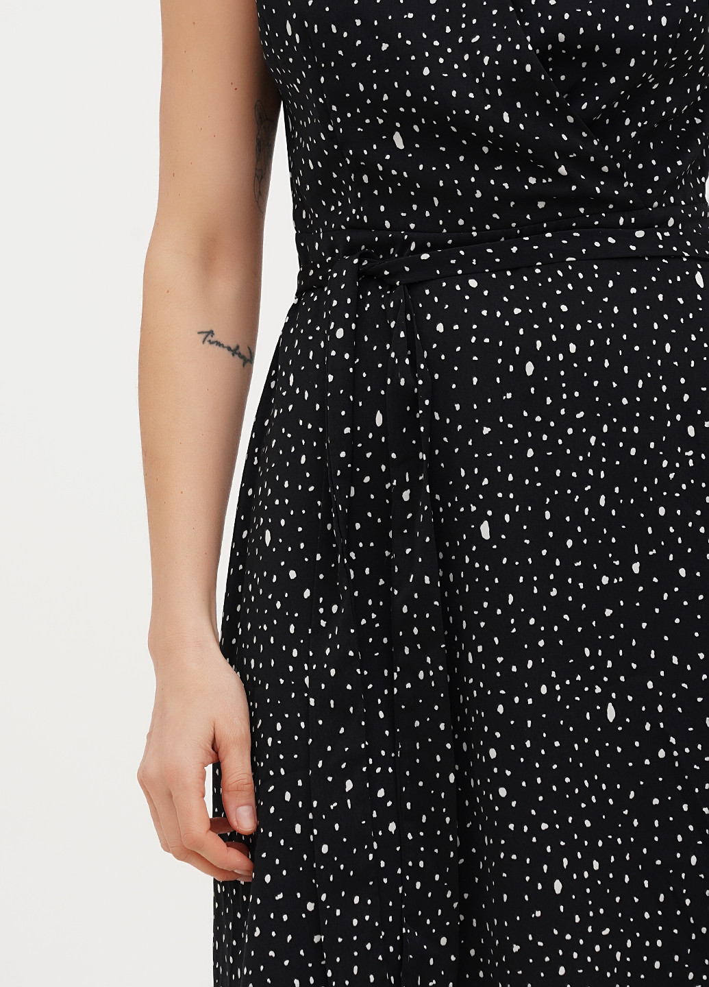 Черное кэжуал платье клеш Vicolo в горошек