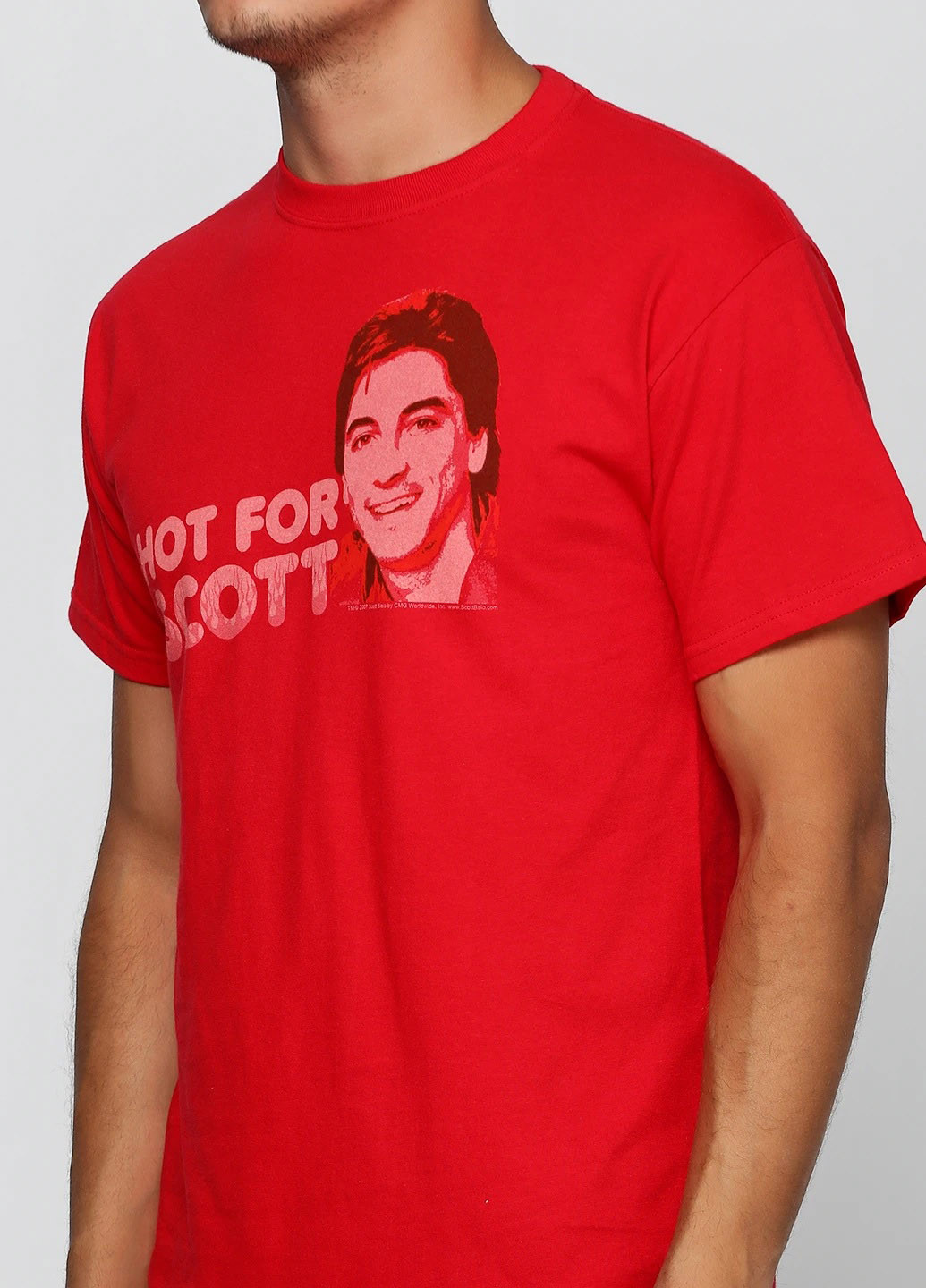 Красная футболка M & O