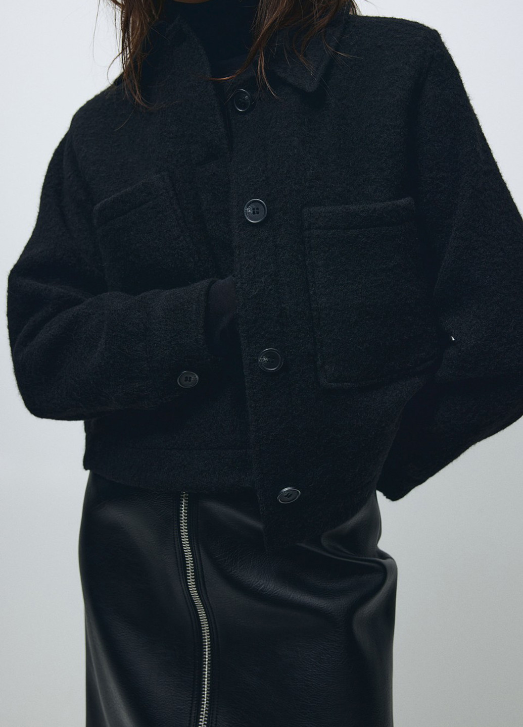 Черная демисезонная куртка H&M