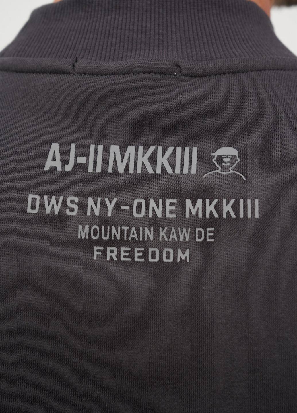 Темно-серый свитшот Trend Collection надпись без декора (305300826)