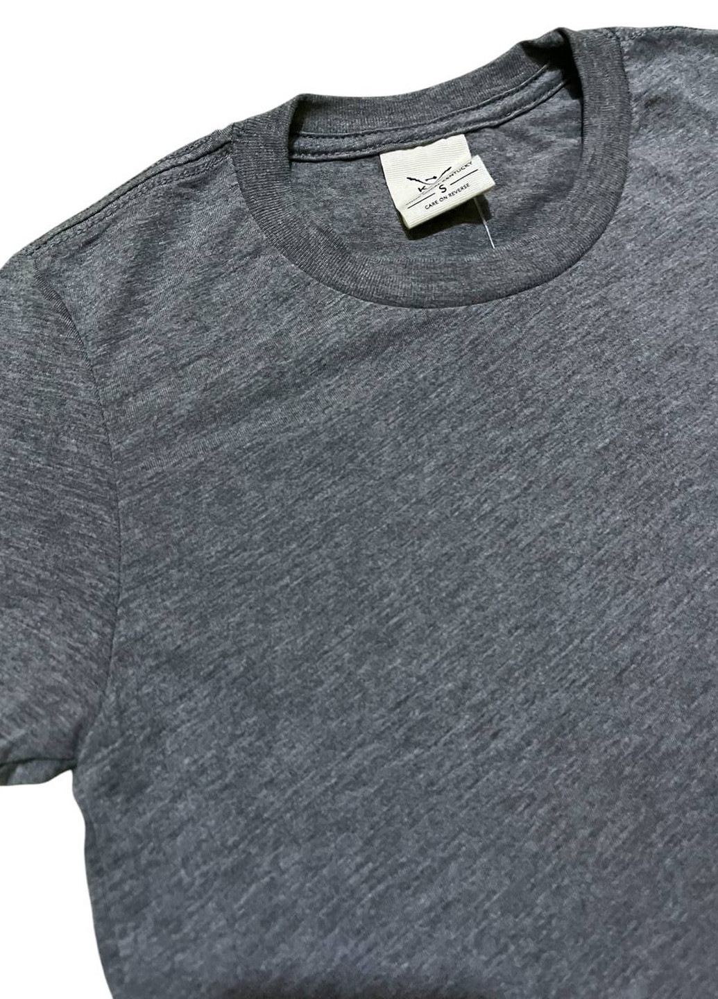 Темно-серая летняя футболка Shop local Kentucky