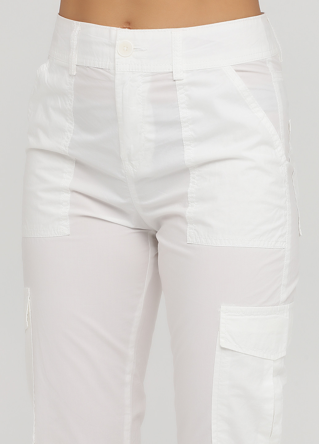 Белые кэжуал демисезонные укороченные, карго брюки United Colors of Benetton