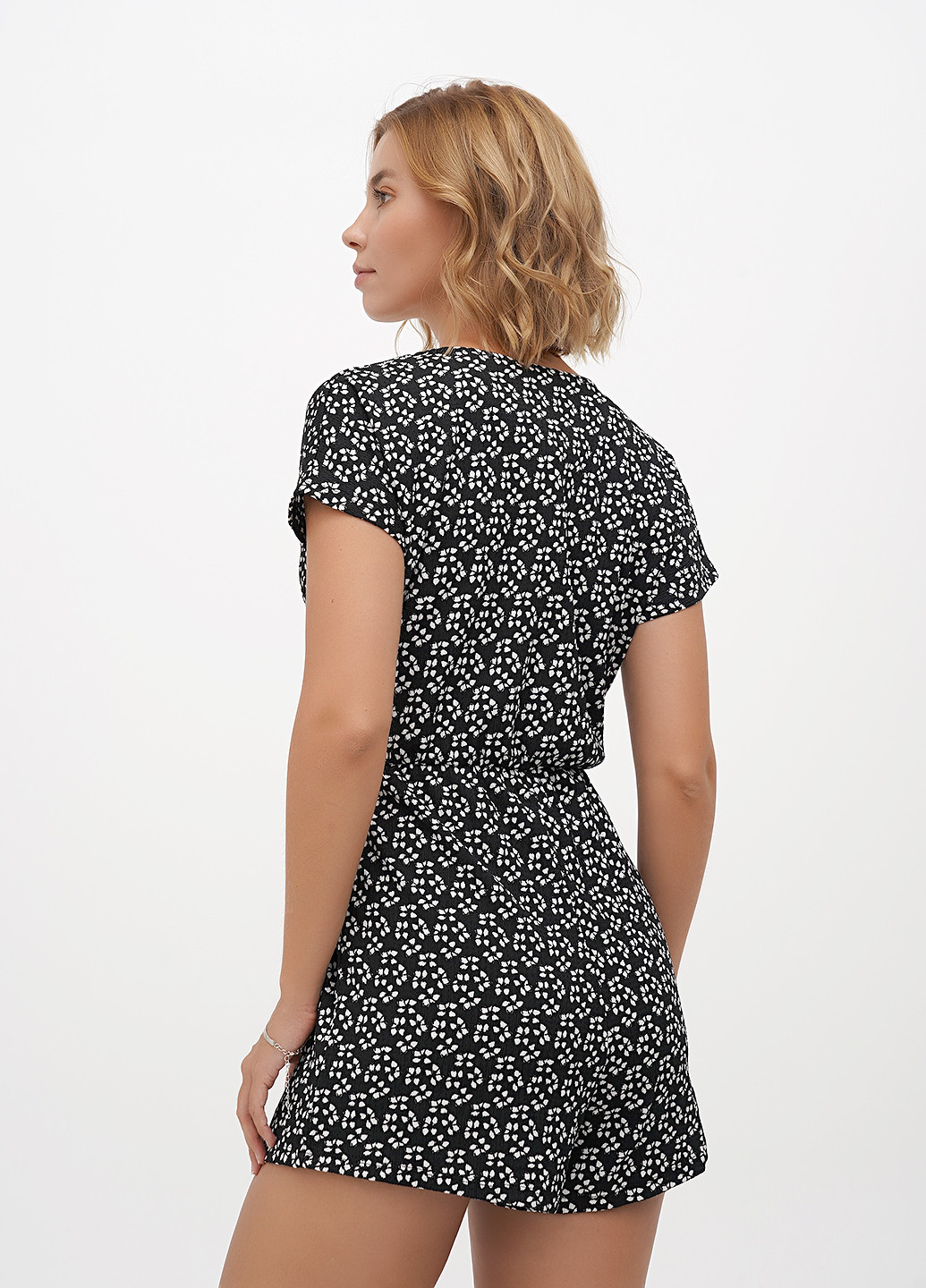 Комбінезон Stradivarius комбінезон-шорти квітковий чорно-білий кежуал поліестер, трикотаж