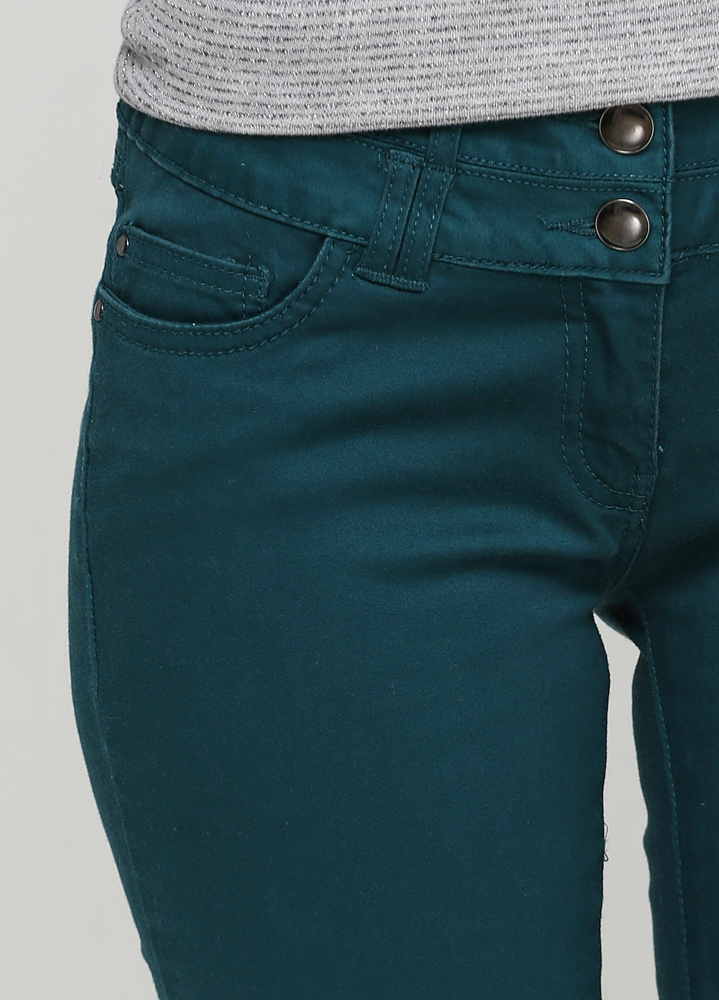 Темно-зеленые кэжуал демисезонные зауженные брюки Colours