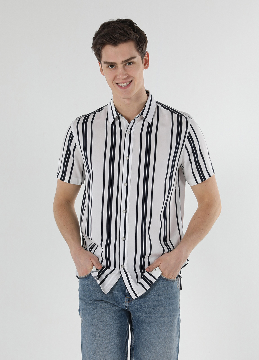 Черно-белая кэжуал рубашка в полоску Colin's