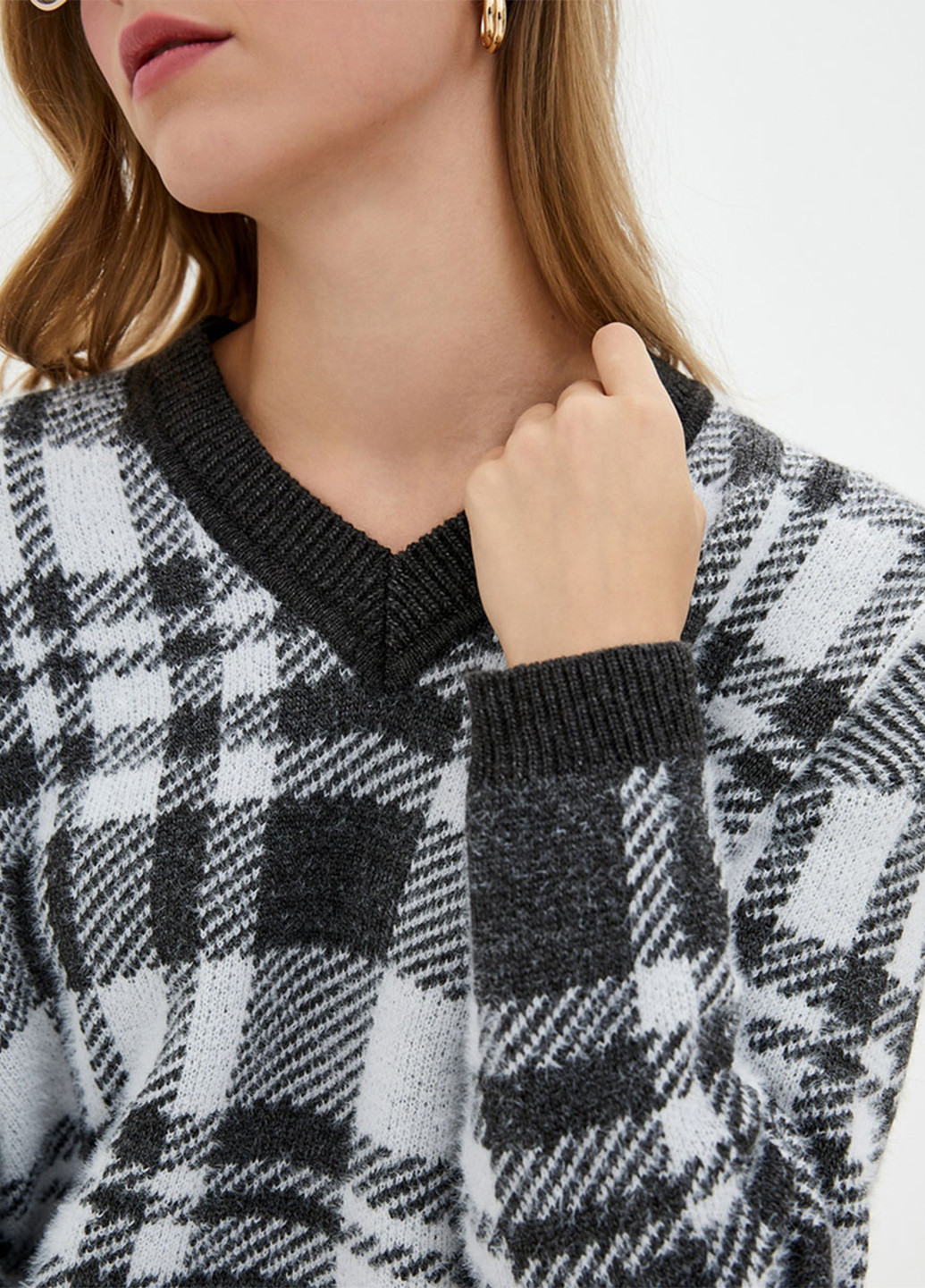 Черно-белый демисезонный пуловер Sewel