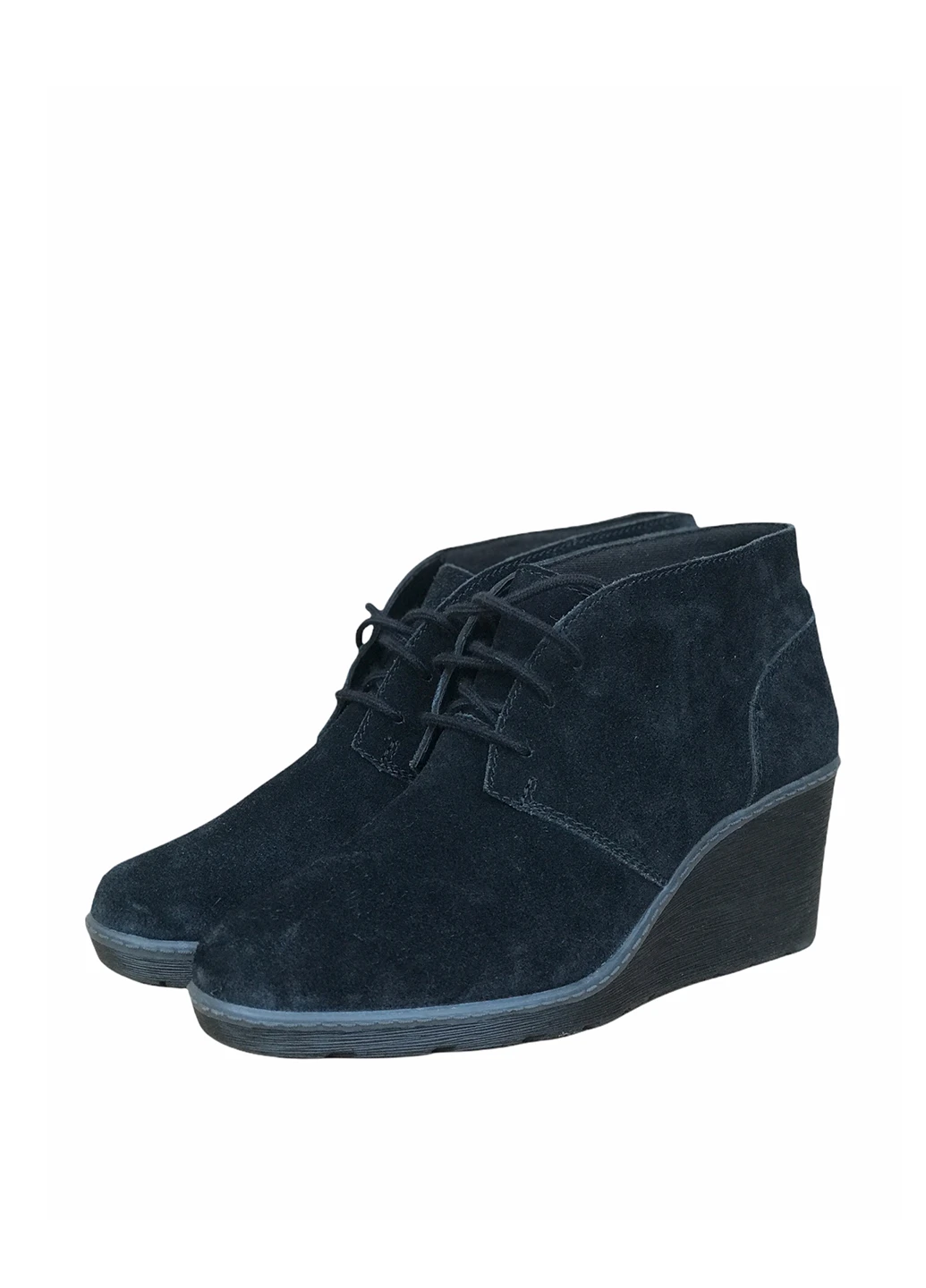 Осенние ботинки Clarks без декора из натуральной замши