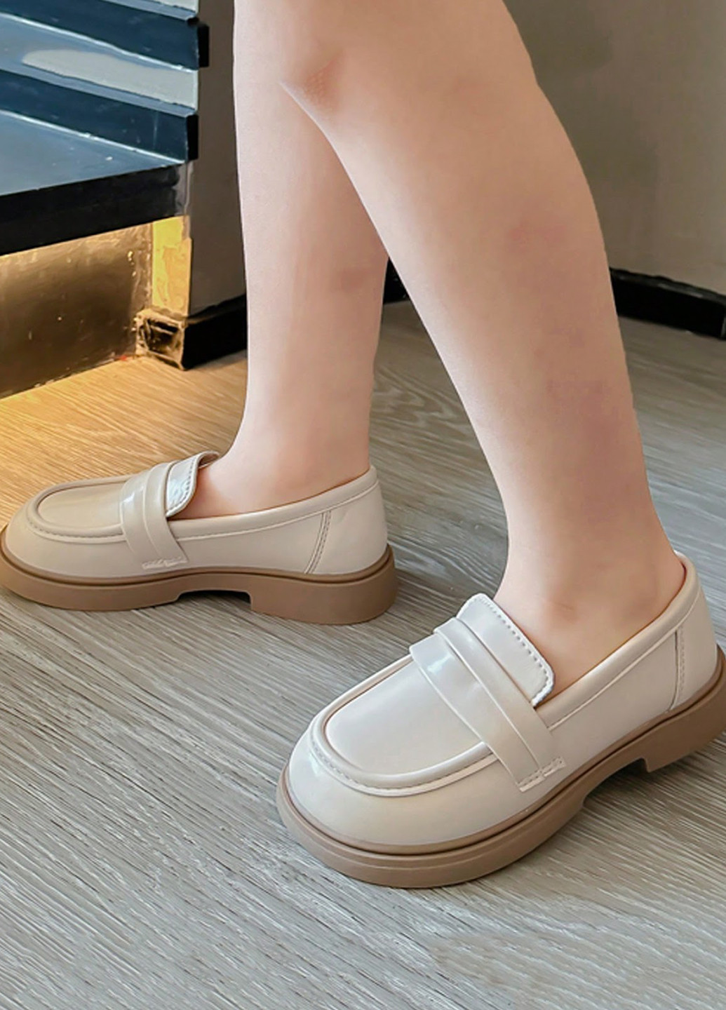 Светло-бежевые туфли на низком каблуке SHEIN