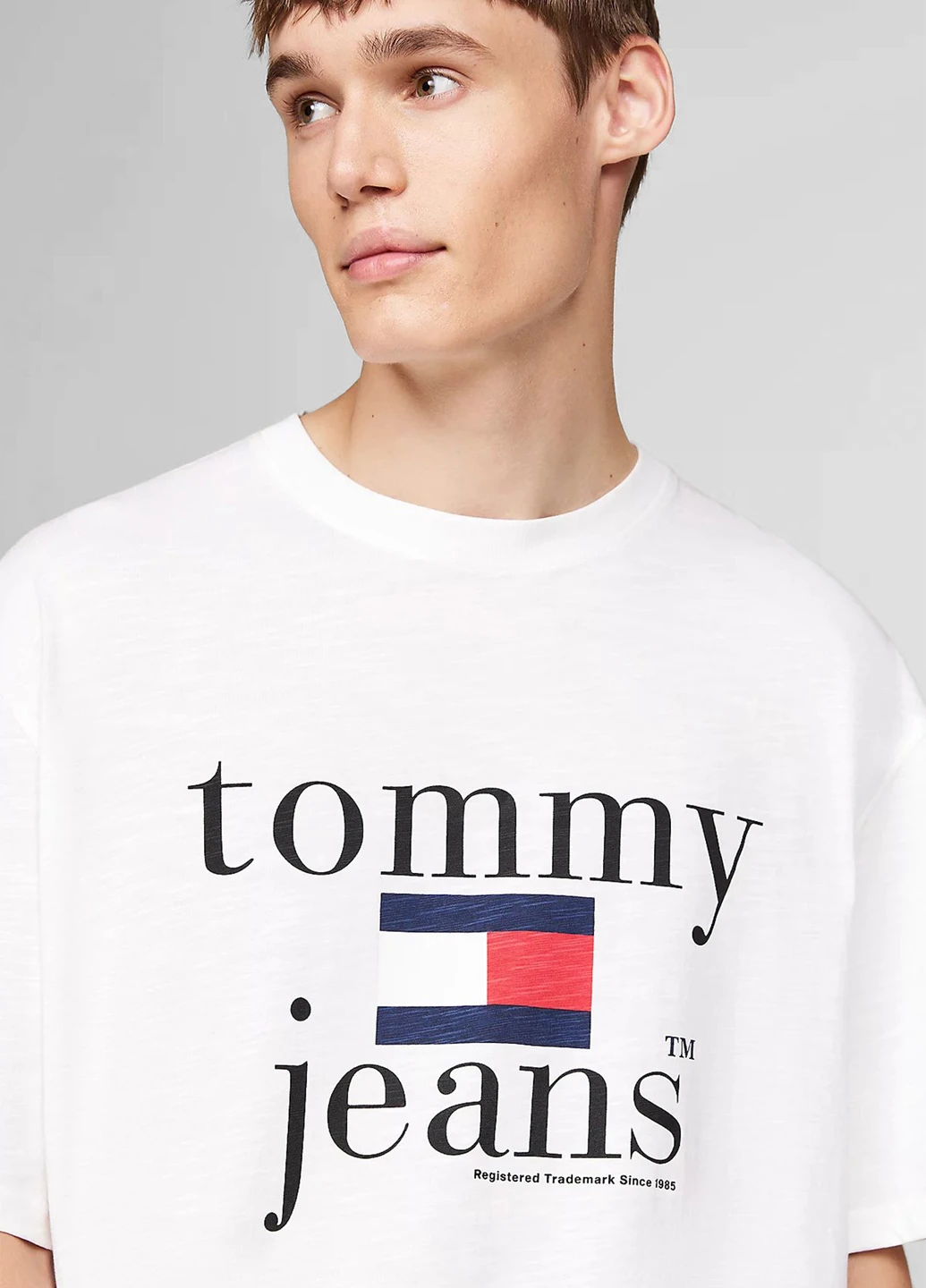 Белая футболка Tommy Jeans