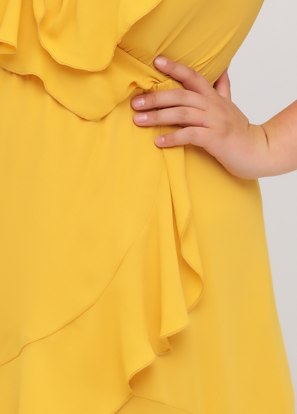 Желтое кэжуал платье на запах Lipsy однотонное