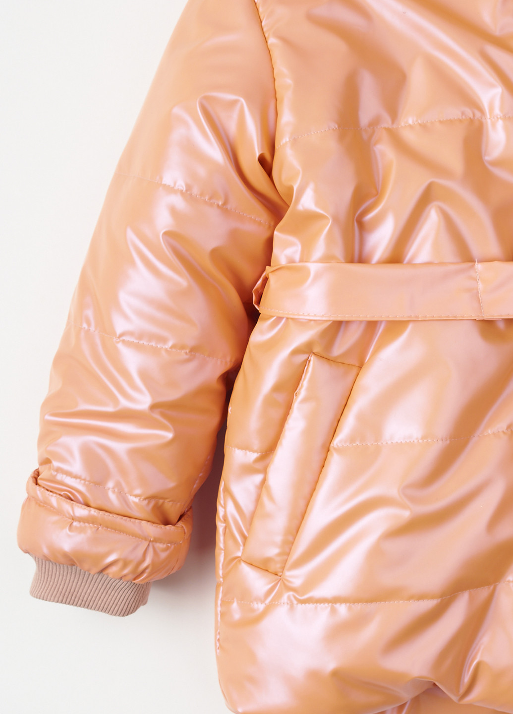 Светло-оранжевая зимняя куртка Одягайко
