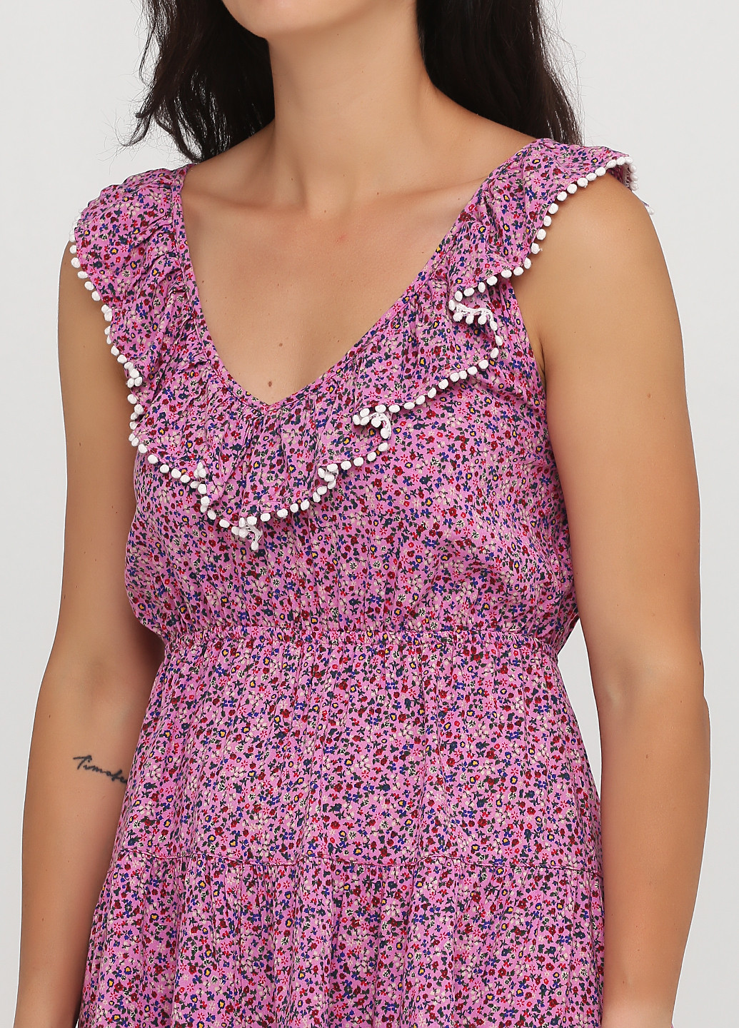 Розовое кэжуал платье с открытой спиной C&A с цветочным принтом