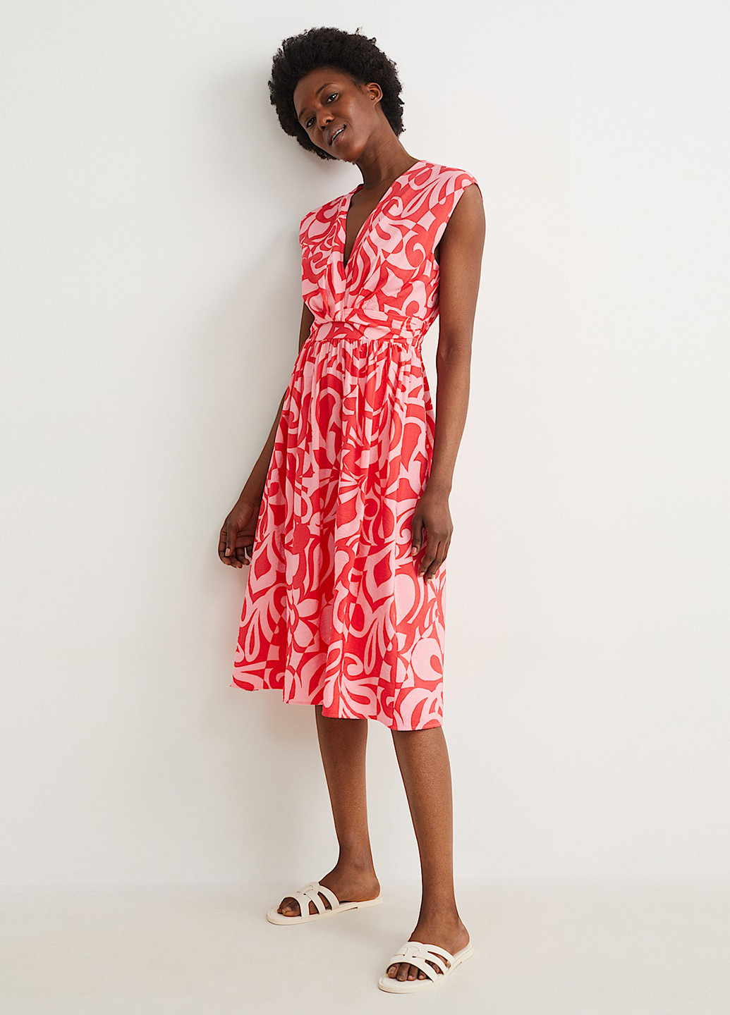 Червона кежуал сукня C&A з абстрактним візерунком