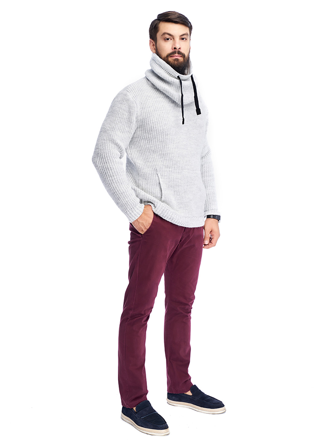 Светло-серый зимний свитер SVTR
