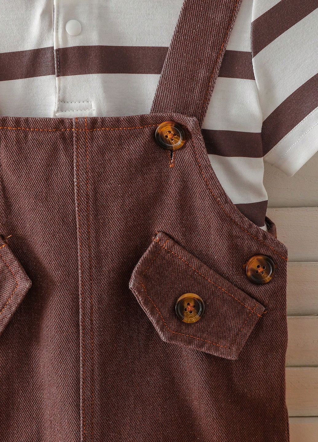 Коричневый летний костюм (поло, шорты) с шортами SHEIN