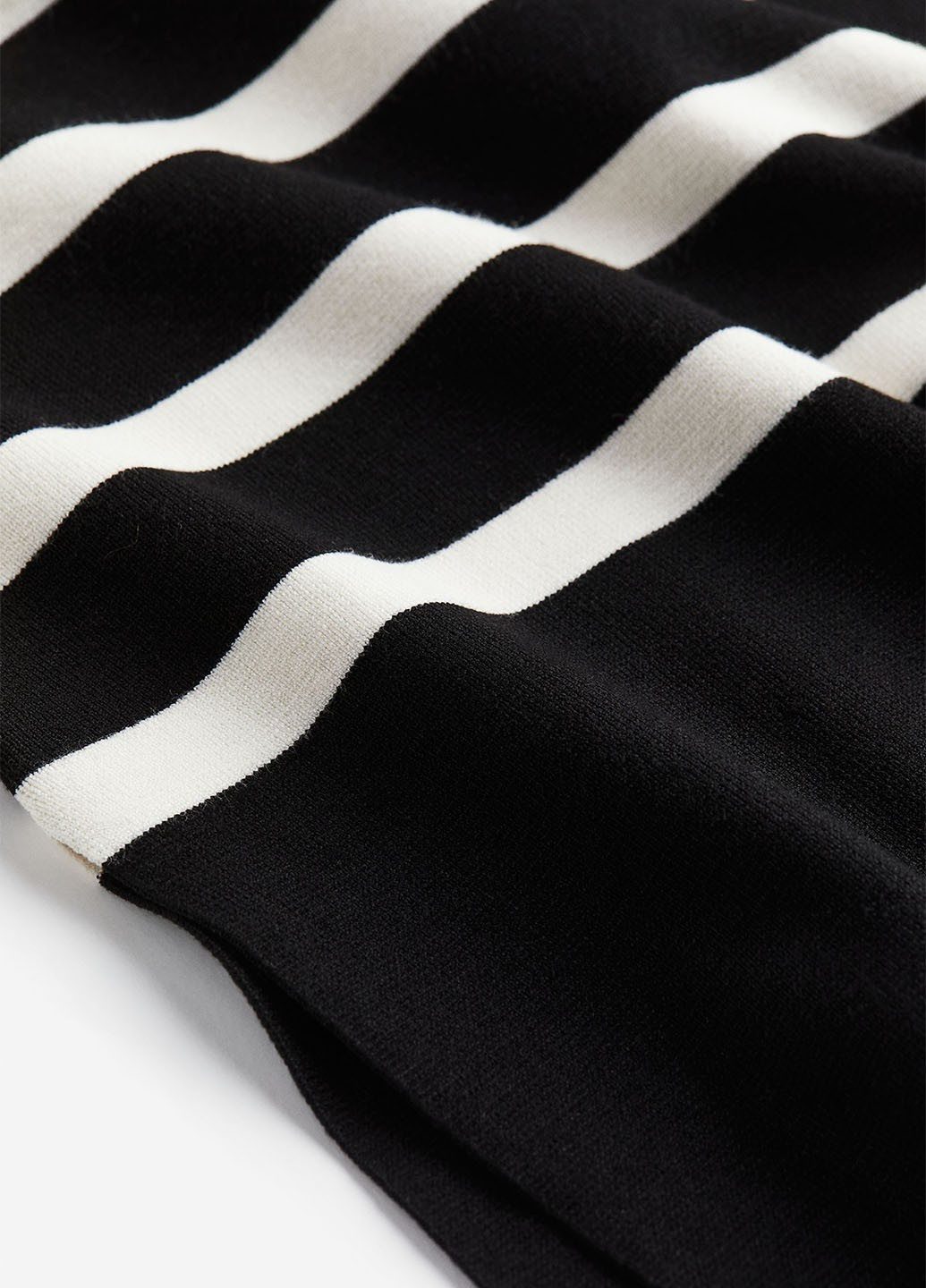 Чорно-білий демісезонний светр H&M