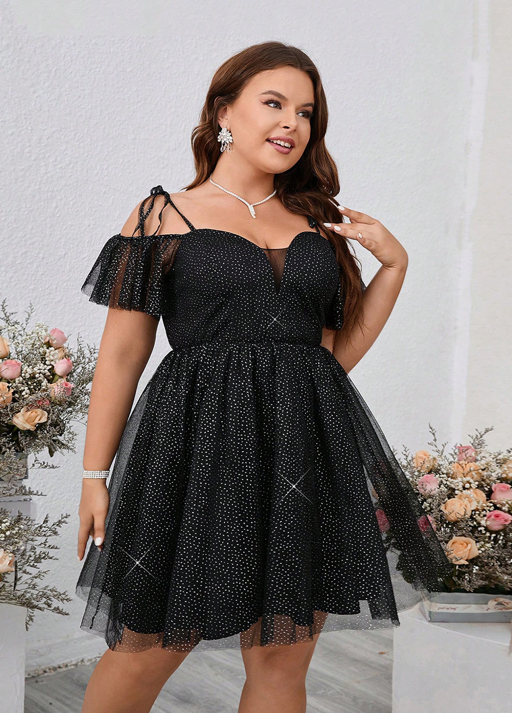 Черное коктейльное платье клеш SHEIN однотонное