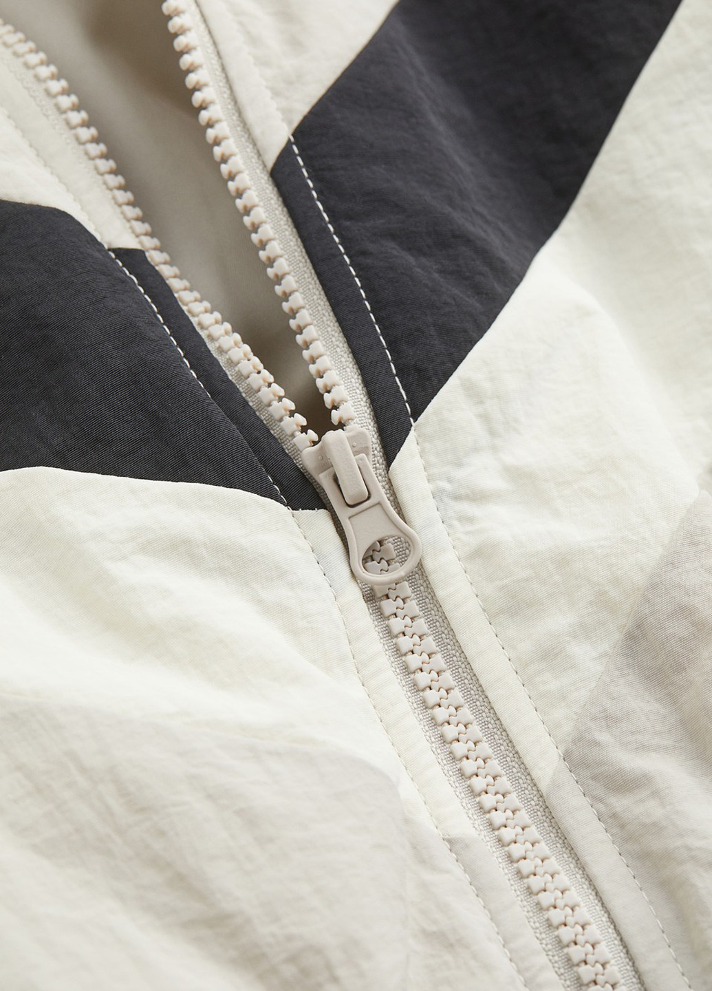 Светло-серая демисезонная куртка H&M