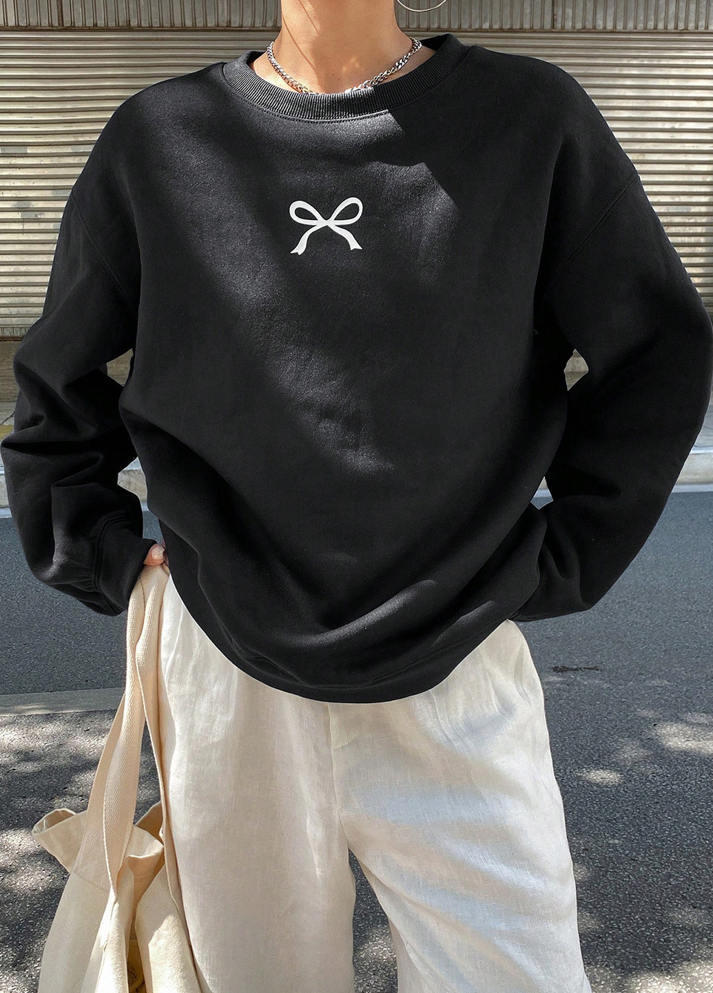 Черный свитшот SHEIN рисунок без декора (341285538)