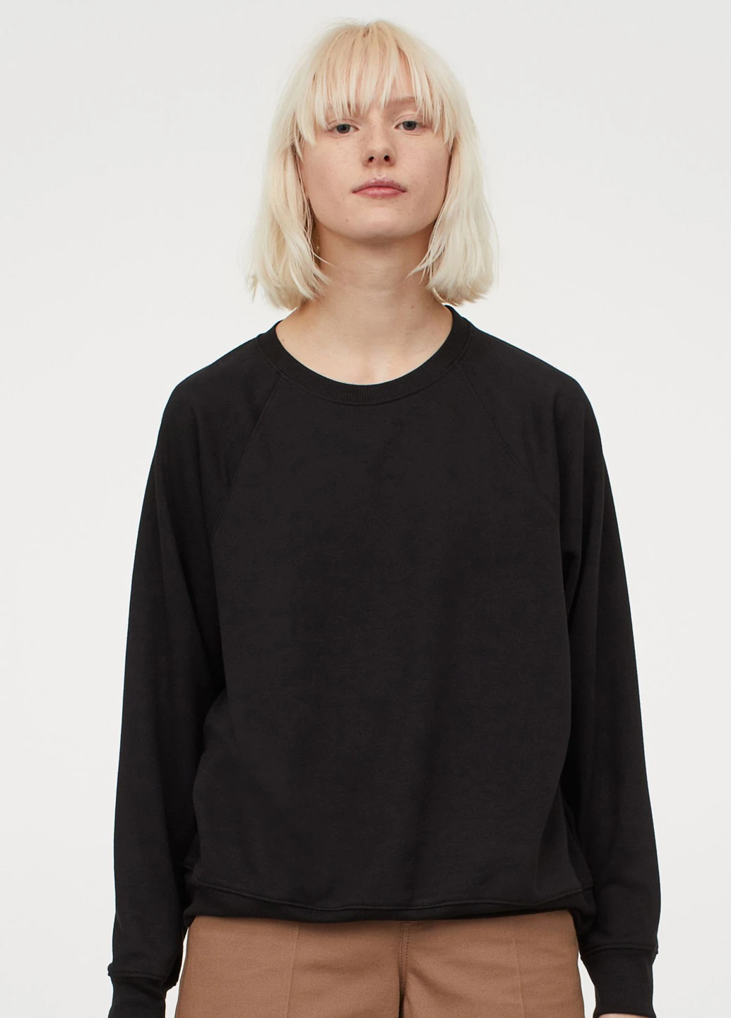 Черный свитшот H&M однотонный без декора (220743859)